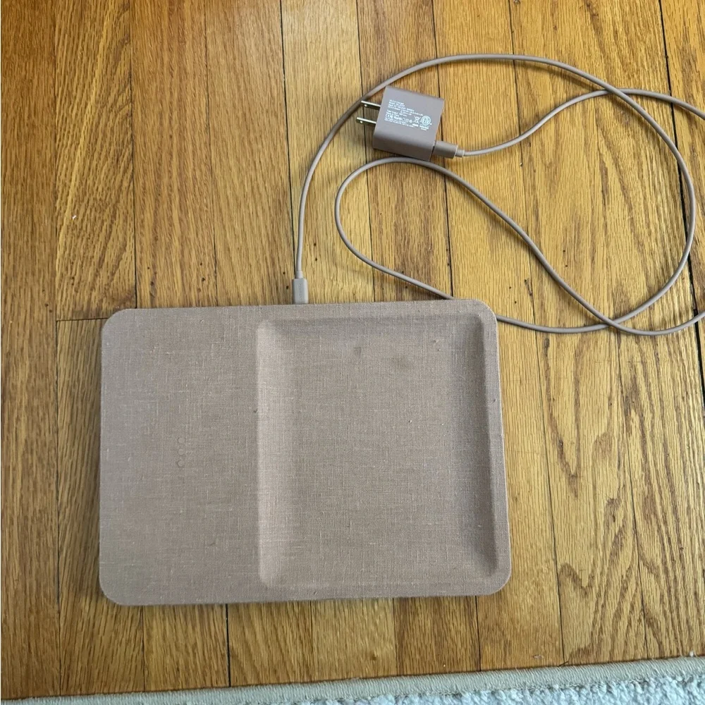 Courant Catch 3 Belgium Linen Wireless Charging Station - Picture 8 of 11